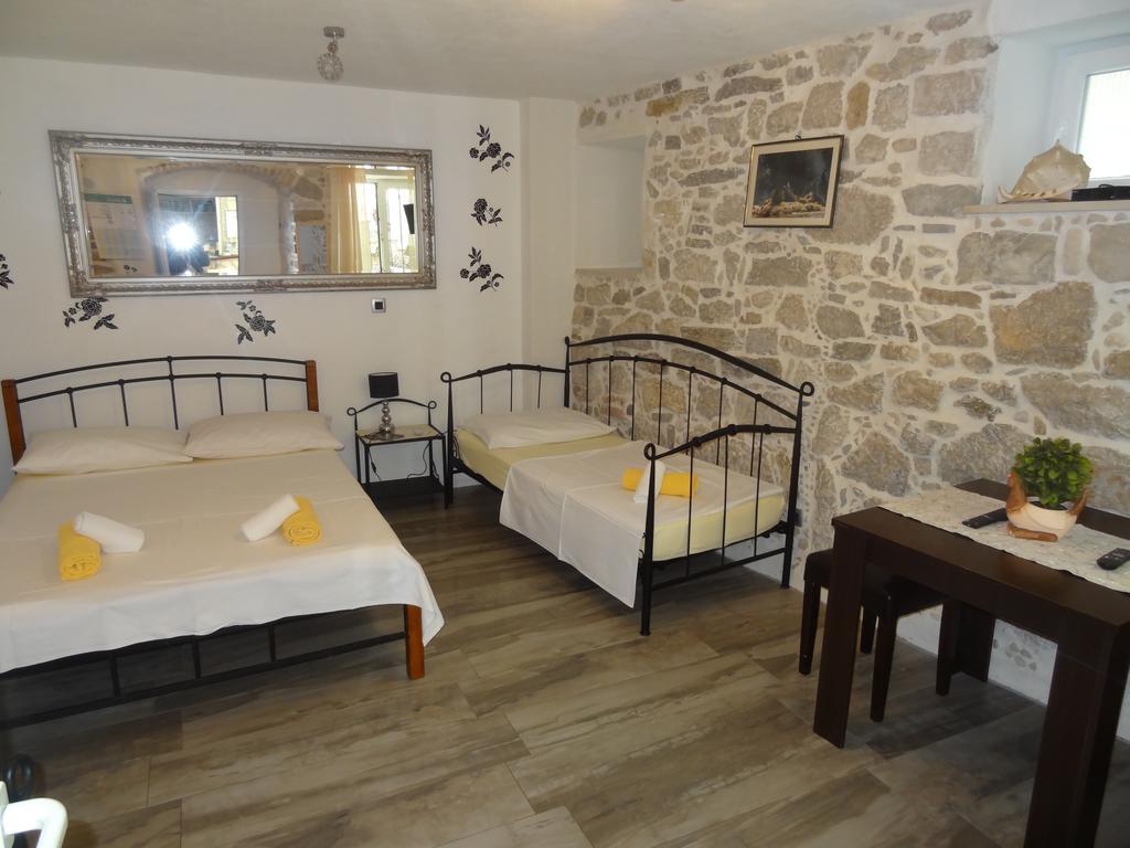 Apartments Nikolla Сплит Экстерьер фото